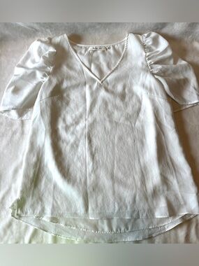 Mustard Seed White V-Neck Puff Sleeve Top